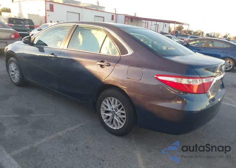 2016 Toyota Camry Le z USA, uszkodzony, nr VIN 4T1BF1FK1GU588978